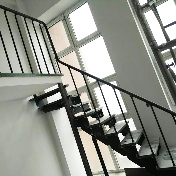 鋼木樓梯廠家講解如何充分使用樓梯的空間？